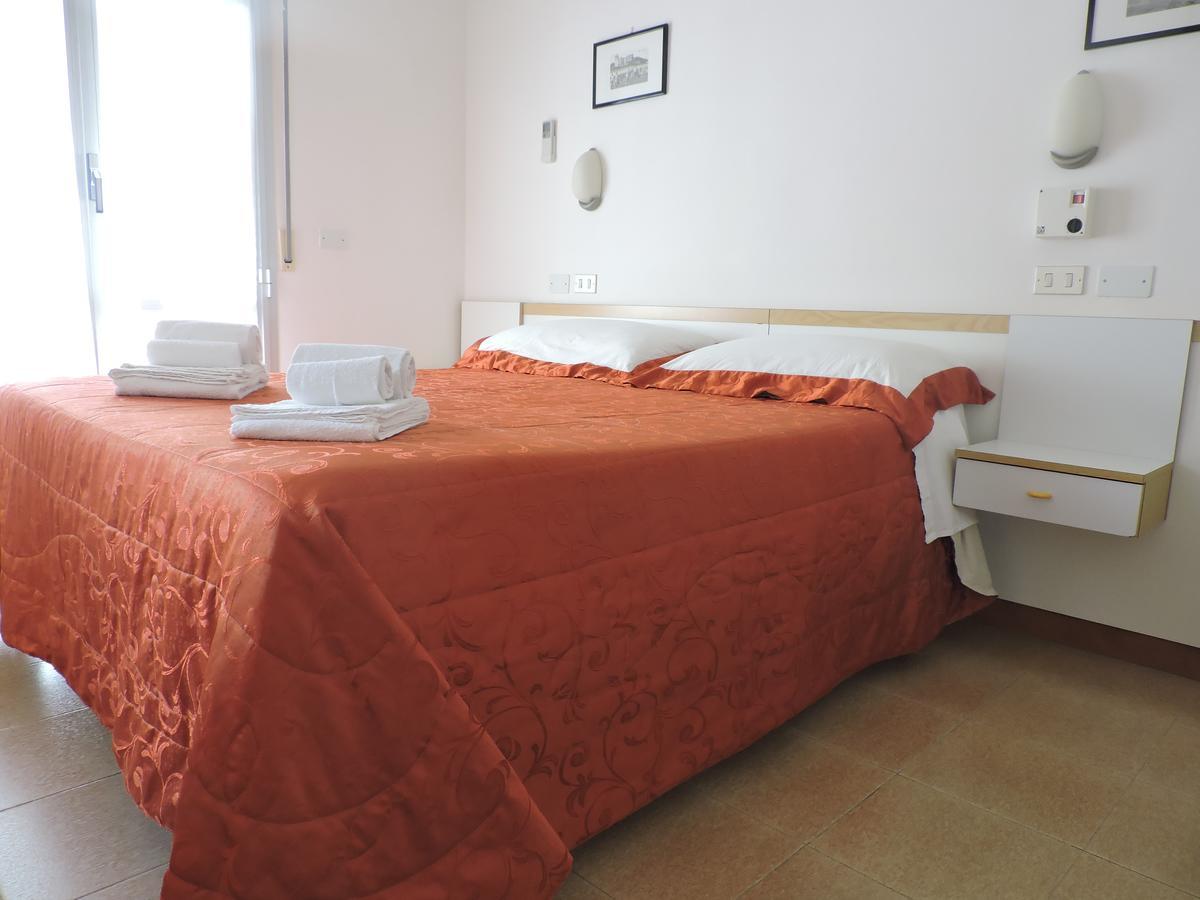 Albergo Sabrina Римини Екстериор снимка