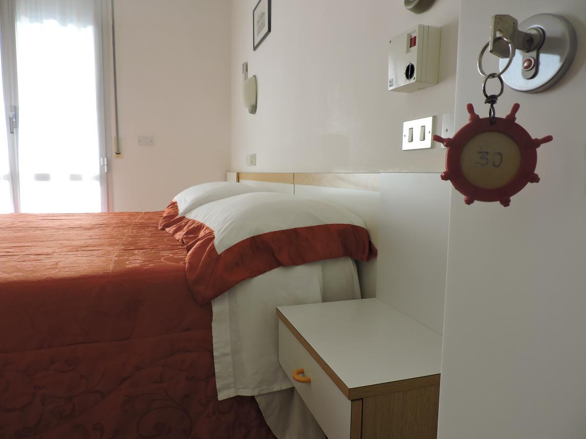 Albergo Sabrina Римини Екстериор снимка